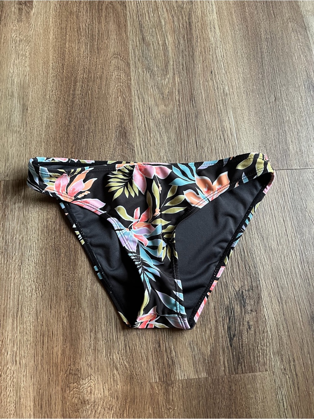 GUC Billabong “Beach Babe” low-rise tropical floral bikini bottom